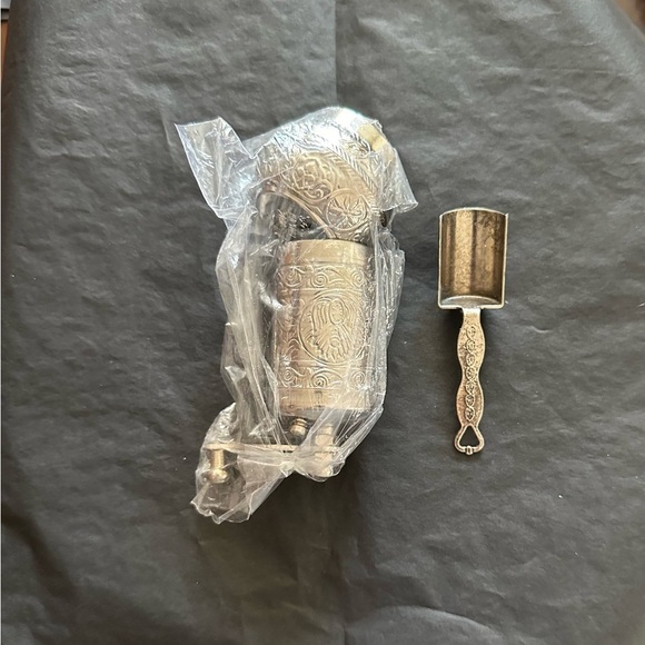 Anatolia Breeze Salt and Pepper Grinder Refillable, Black Pepper Mill - Picture 3 of 6